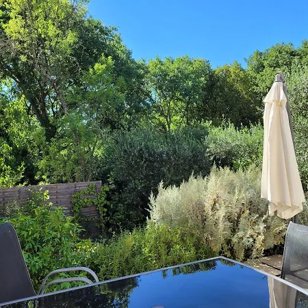 Des Alexandrins Apartment Uzes